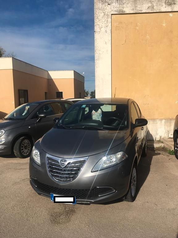 Lancia Ypsilon 0.9 TwinAir 85 CV 5 porte Metano Ecochic Silver