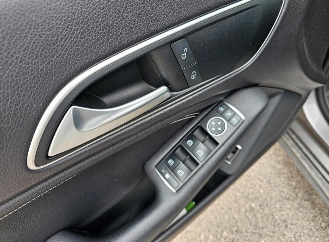 Mercedes-benz CLA 180cdi NAVI/XENO LED/MANUALE