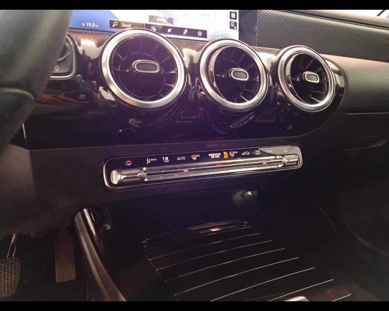Mercedes-Benz Classe A - W177 2018 - A 180 d Sport auto