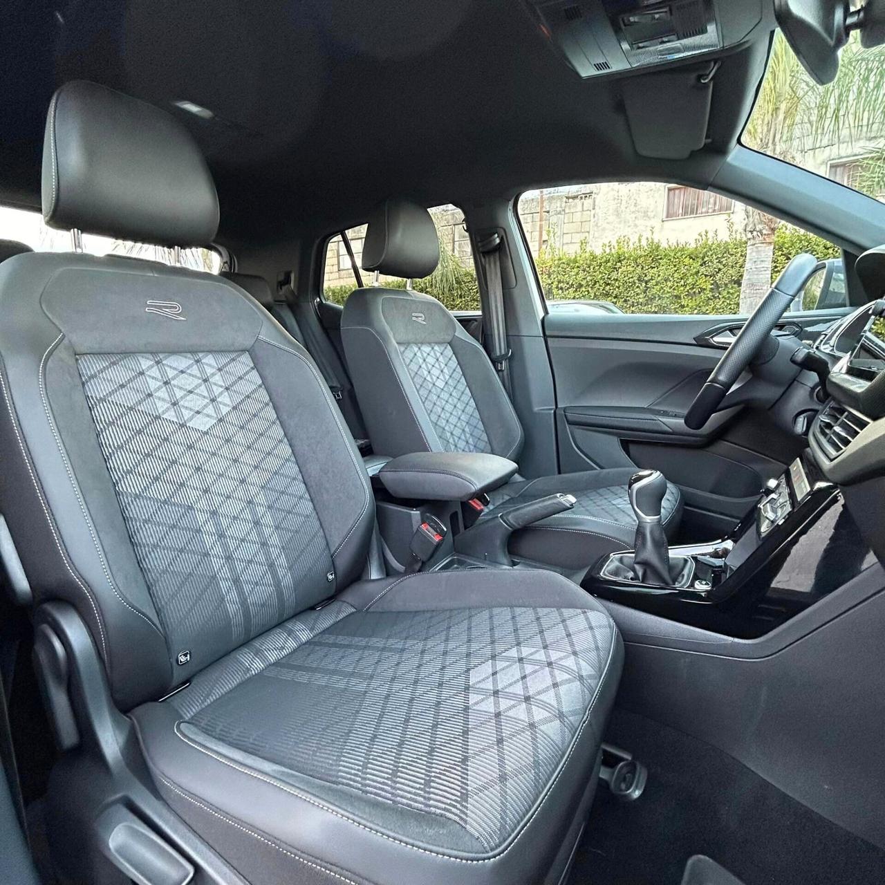 Volkswagen T-Cross 1.0 TSI R line full