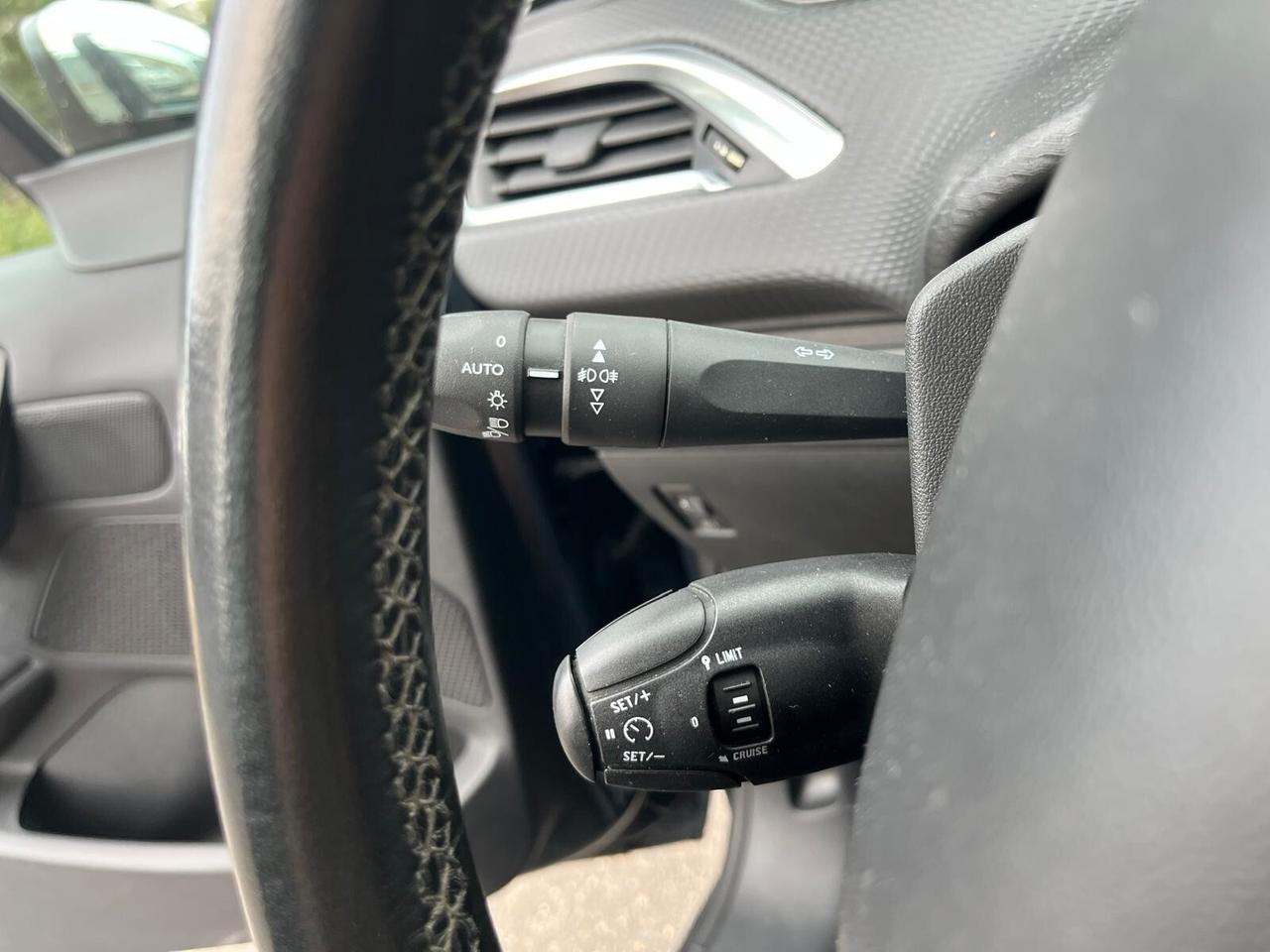 Peugeot 208 PureTech 82 5 porte Allure
