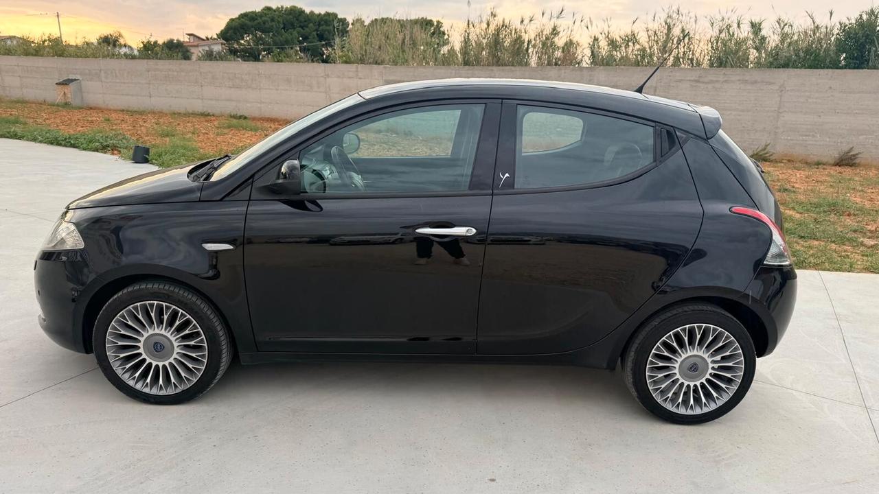 Lancia Ypsilon 1.3 MJT 16V 95 CV 5 porte S&S Silver