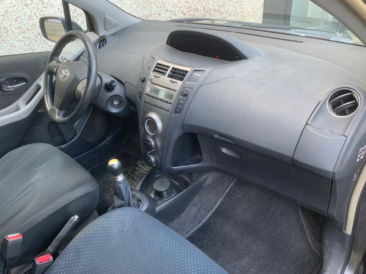 Toyota Yaris 1.0 5 porte