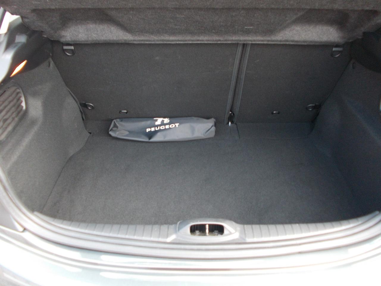 Peugeot 208 PureTech 82 5 porte Allure-KM94130-X NEOPATENTATI