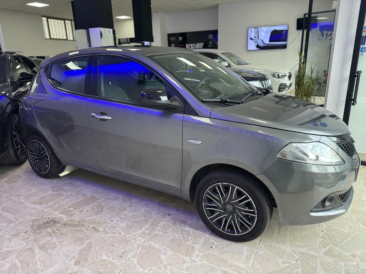 Lancia Ypsilon 1.0 FireFly 5 porte S&S Hybrid Alberta Ferretti