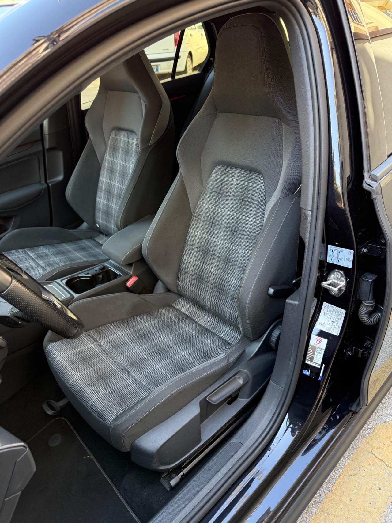 Volkswagen Golf GTD 2.0 Tdi 200CV DSG FARI IQ