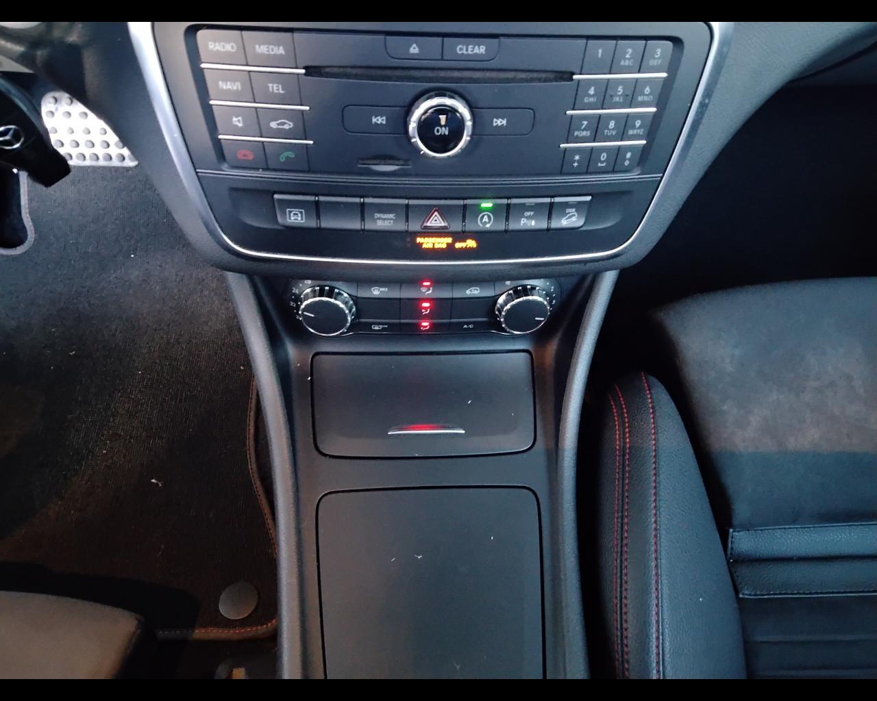 Mercedes-Benz GLA-X156 2014 - GLA 220 d Premium 4matic 177cv auto