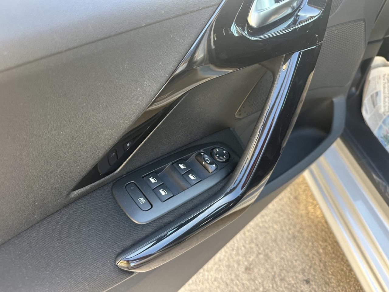 Peugeot 208 1.4 HDi 68 CV Allure 2014