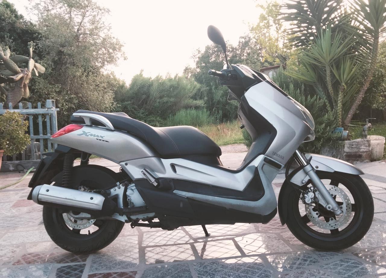 Yamaha X-Max 250
