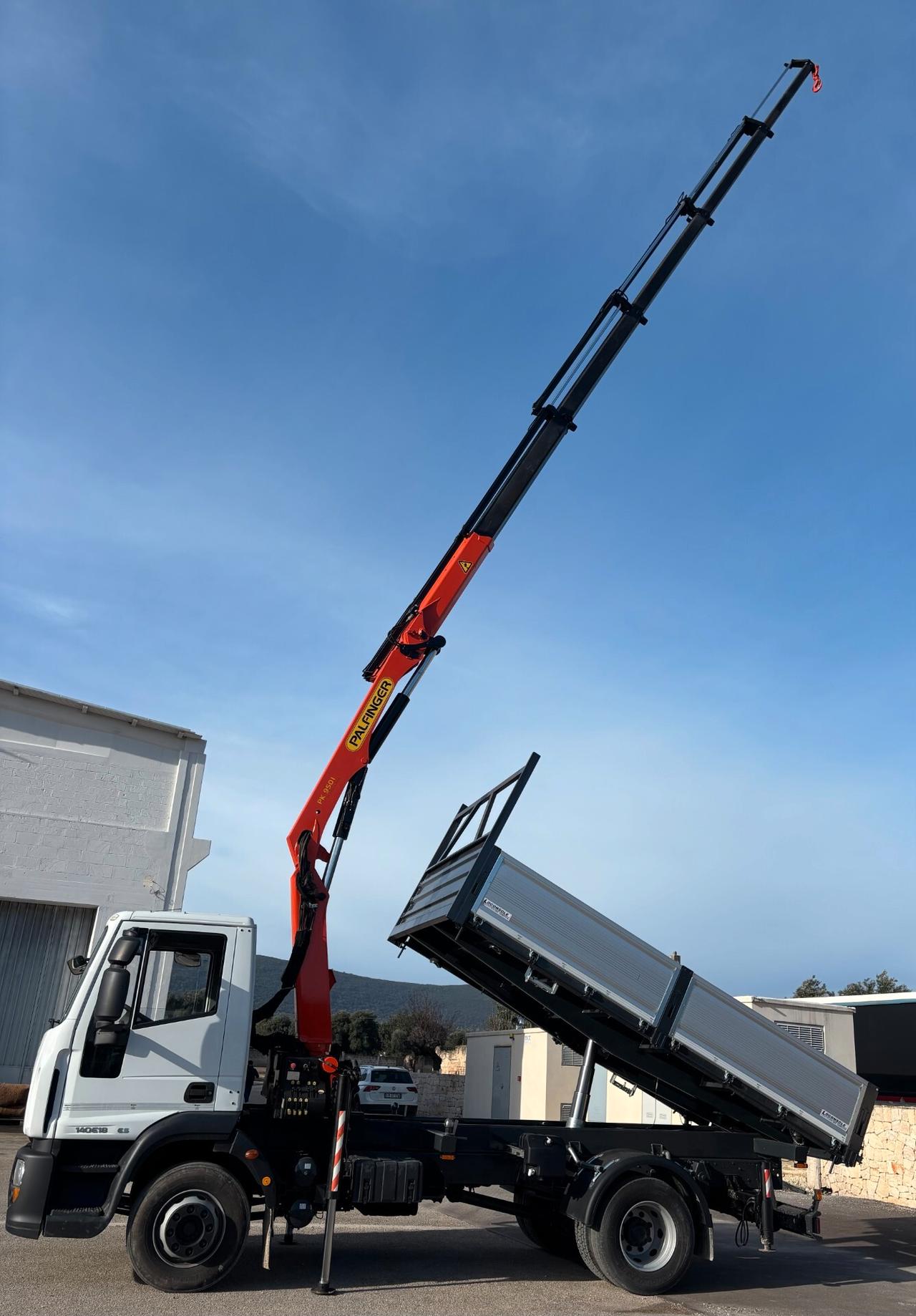 IVECO 140 E 18 - GRU PALFINGER