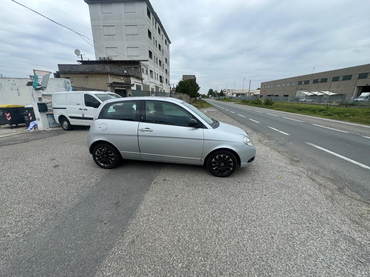 Lancia Ypsilon 1.3 MJT 75 CV Platinum