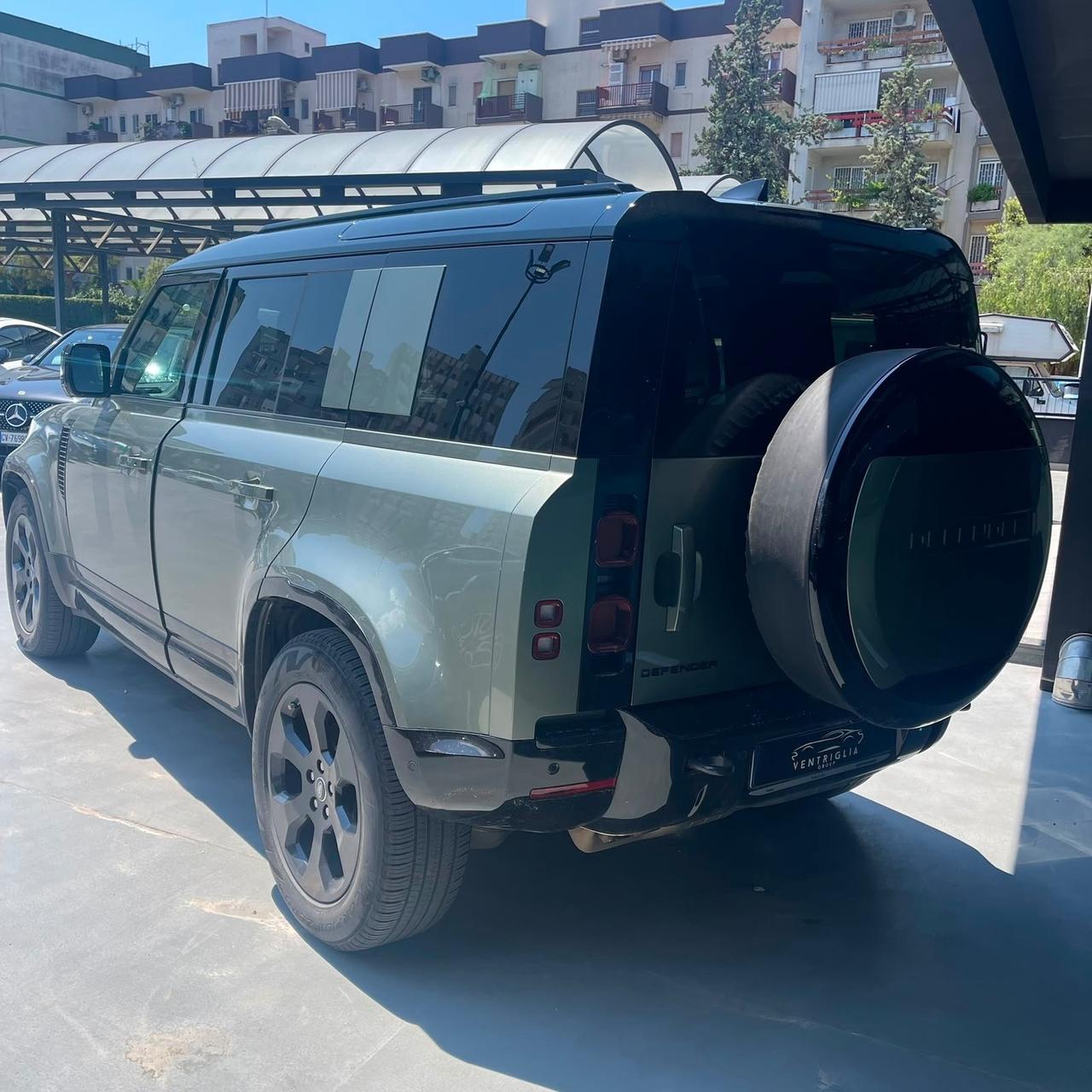 Land Rover Defender 110 3.0D I6 200 CV AWD Auto X-Dynamic SE