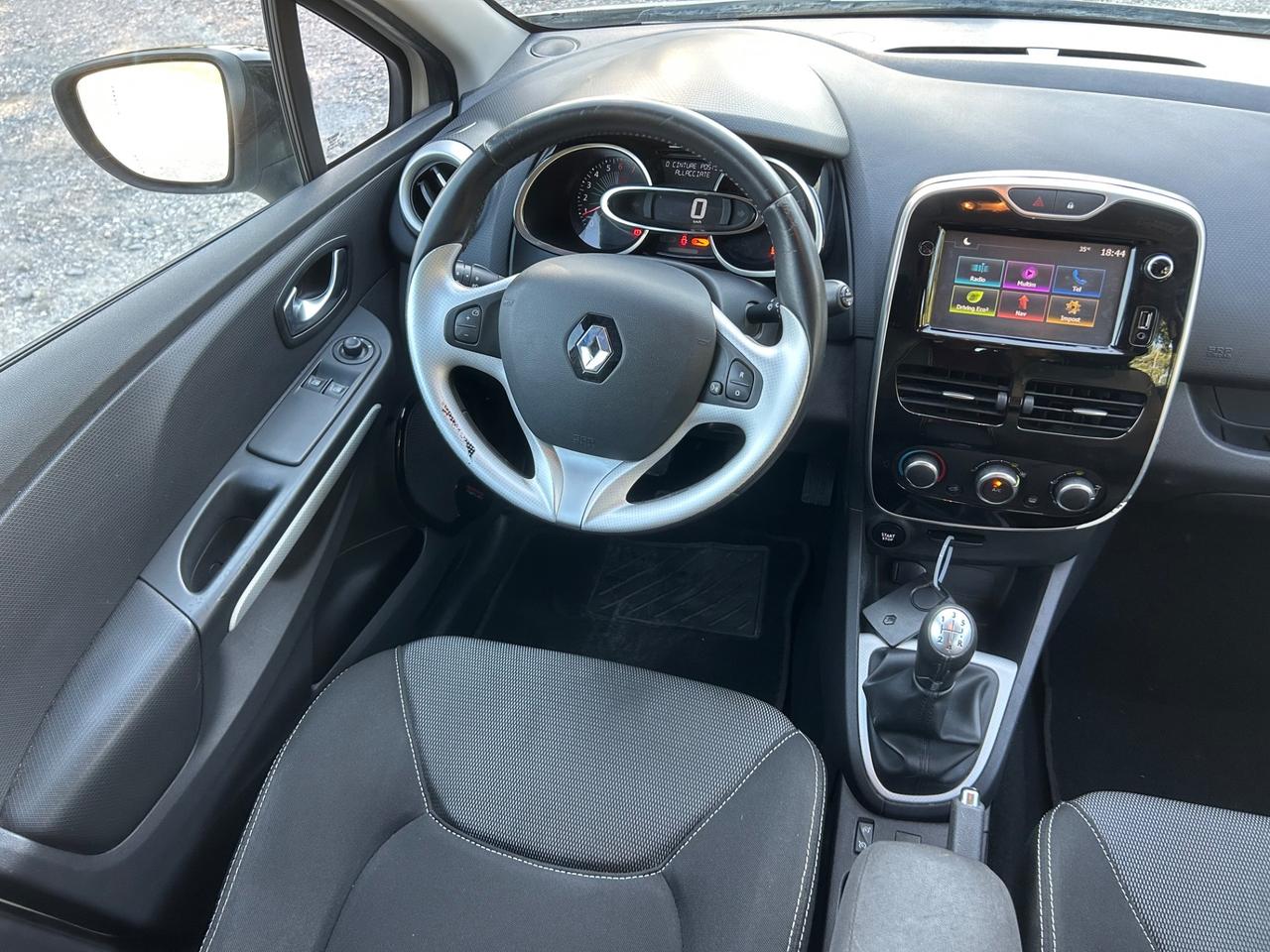 Renault Clio 1.2 75CV 5 porte Intens rate permute neopatentati
