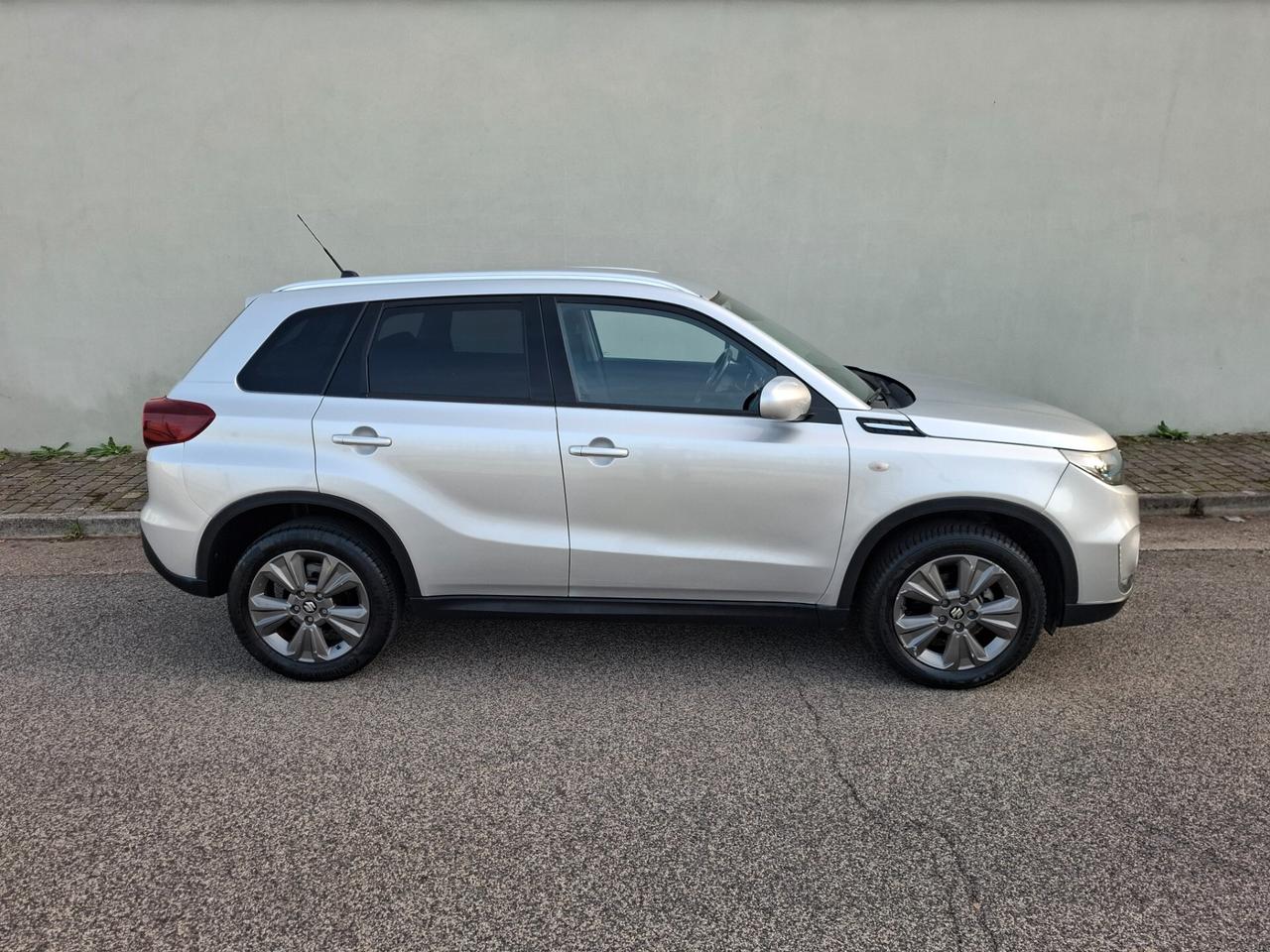 Suzuki Vitara 1.4 Hybrid Top