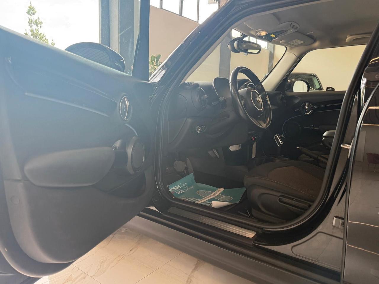 Mini 1.5 Cooper Business