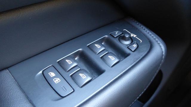 VOLVO XC60 B4 (d) AWD automatico Plus Dark