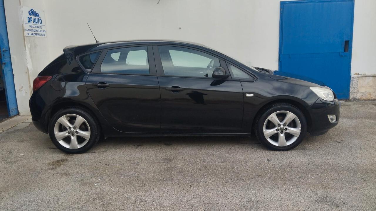 Opel Astra 1.4 100CV 5 porte Cosmo
