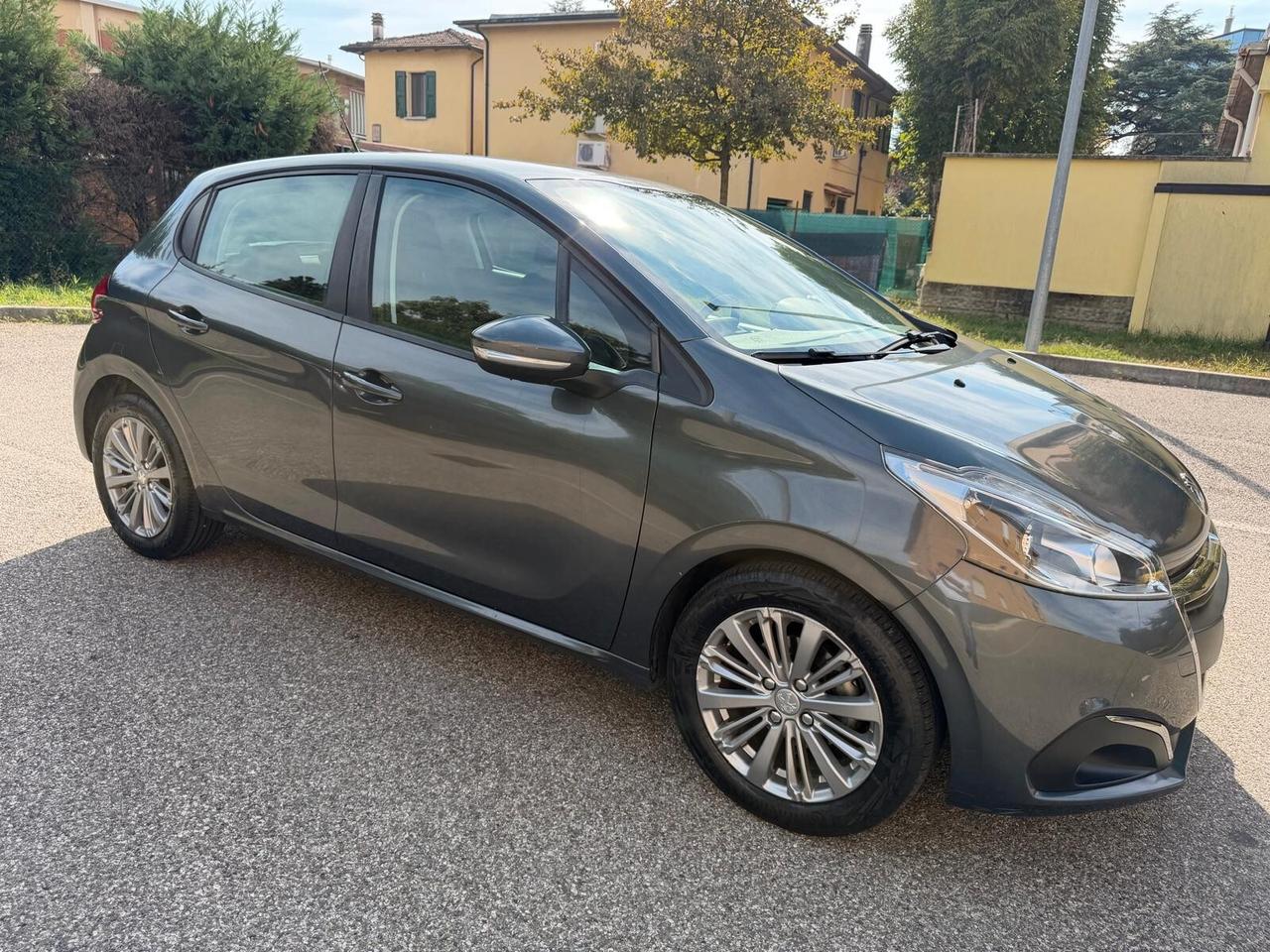 Peugeot 208 1.2 GPL - NEOPATENTATI - 12 MESI DI GARANZIA -