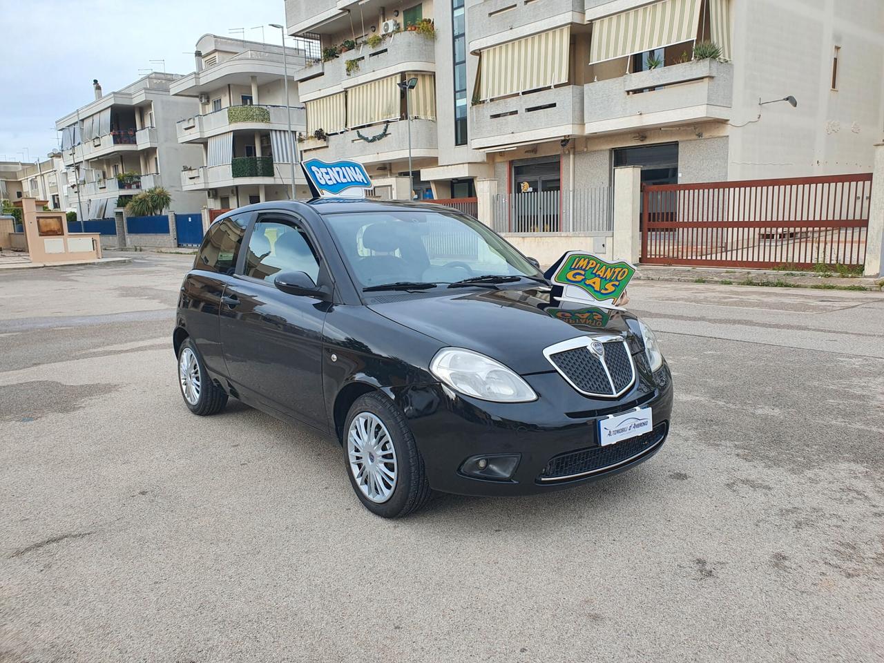 Lancia Ypsilon 1.2 Benz/GPL 44 KW 60 CV Neopatentati