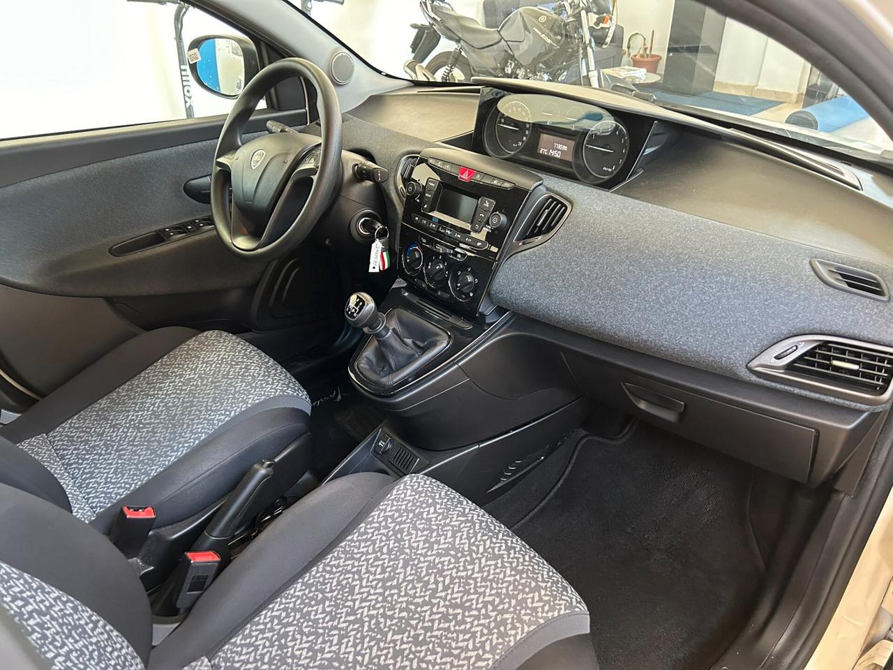 Lancia Ypsilon 1.2 69 CV 5 porte Elefantino Blu