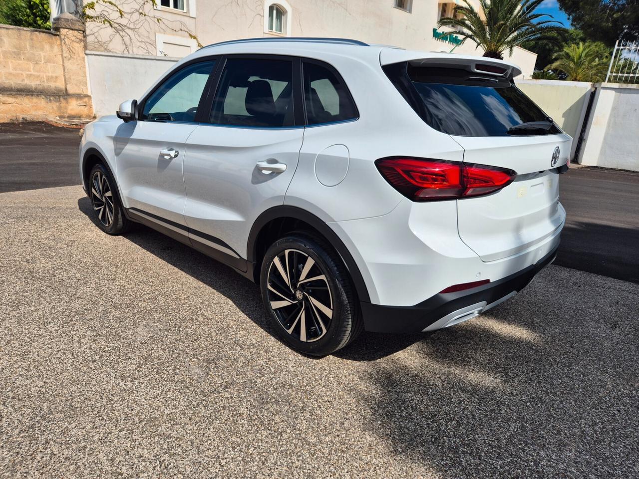 MG ZS LUXURY Full Hybrid
