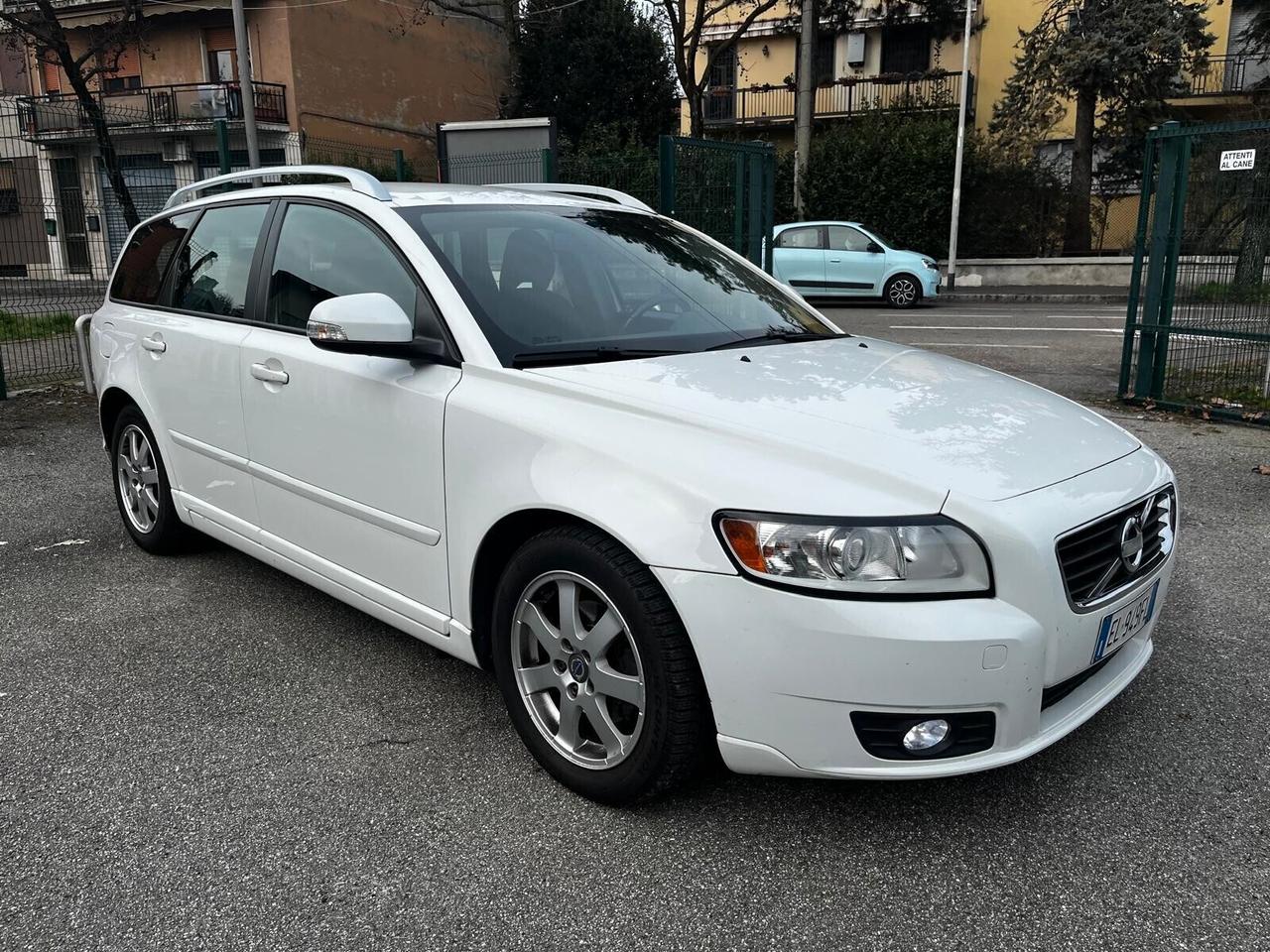 Volvo V60 D2 1.6 R-design - 2012