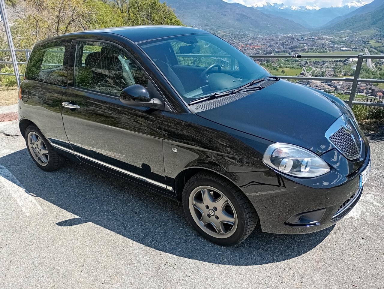 Lancia Ypsilon 1.2 69 CV Unyca