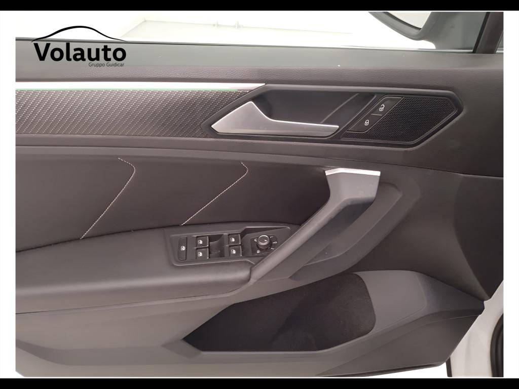 VOLKSWAGEN Tiguan II 2021 - Tiguan 1.5 tsi R-Line 150cv dsg