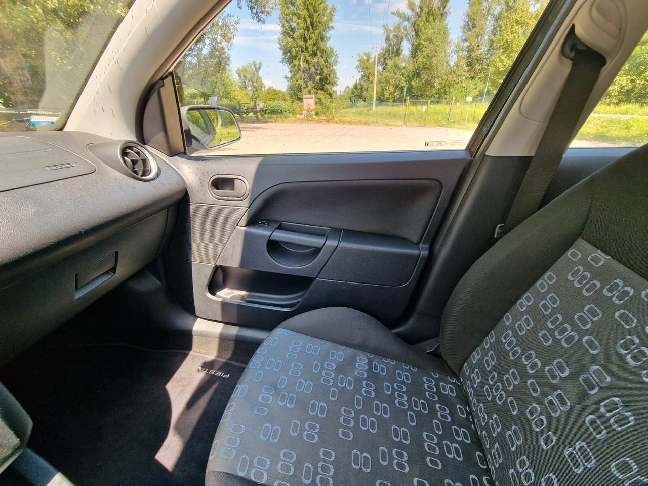 Ford Fiesta 1.4 TDCI 5P. Ghia, neopatentati