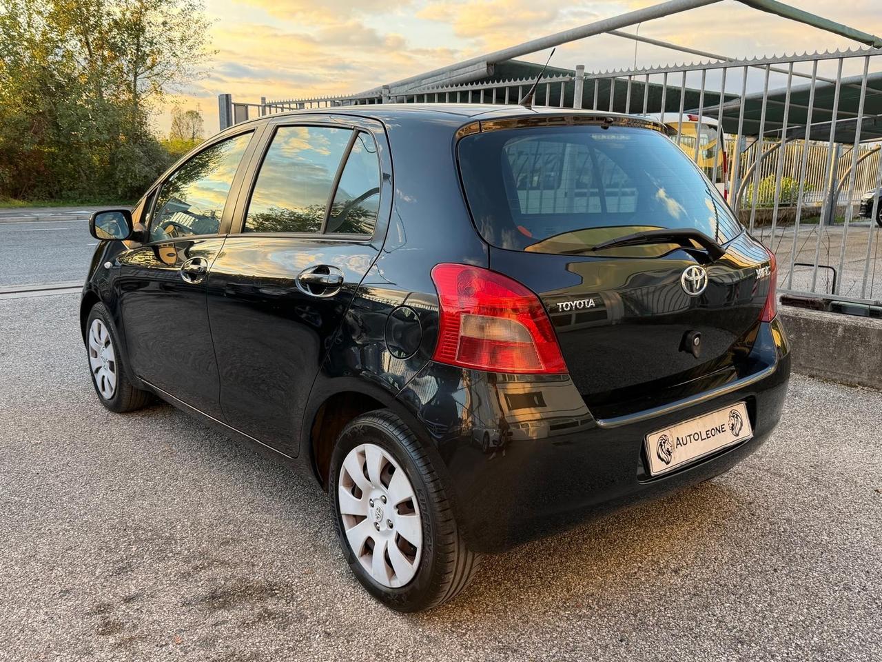 Toyota Yaris 1.0 5 porte Sol
