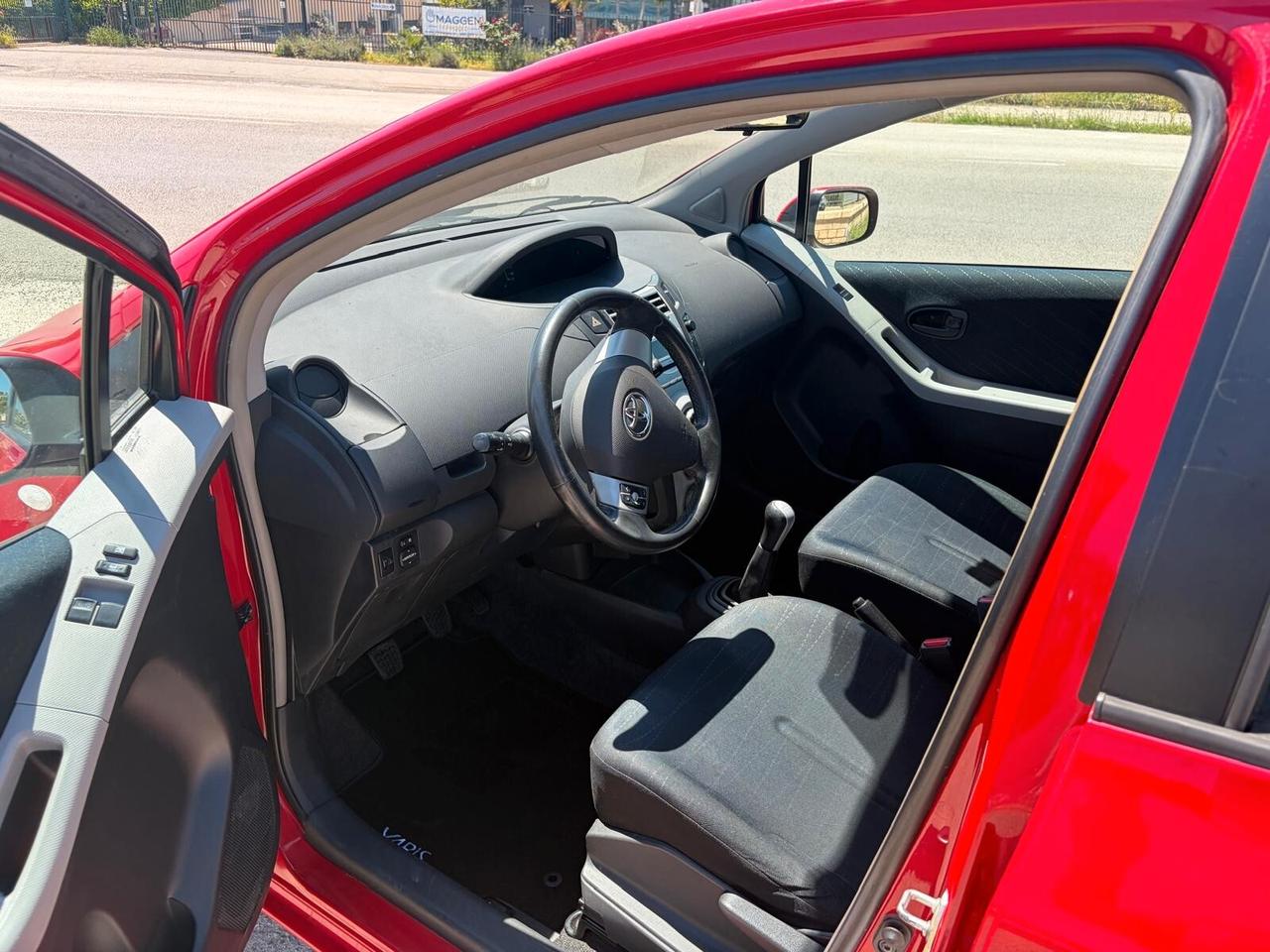 Toyota Yaris 1.3 5 porte Luna