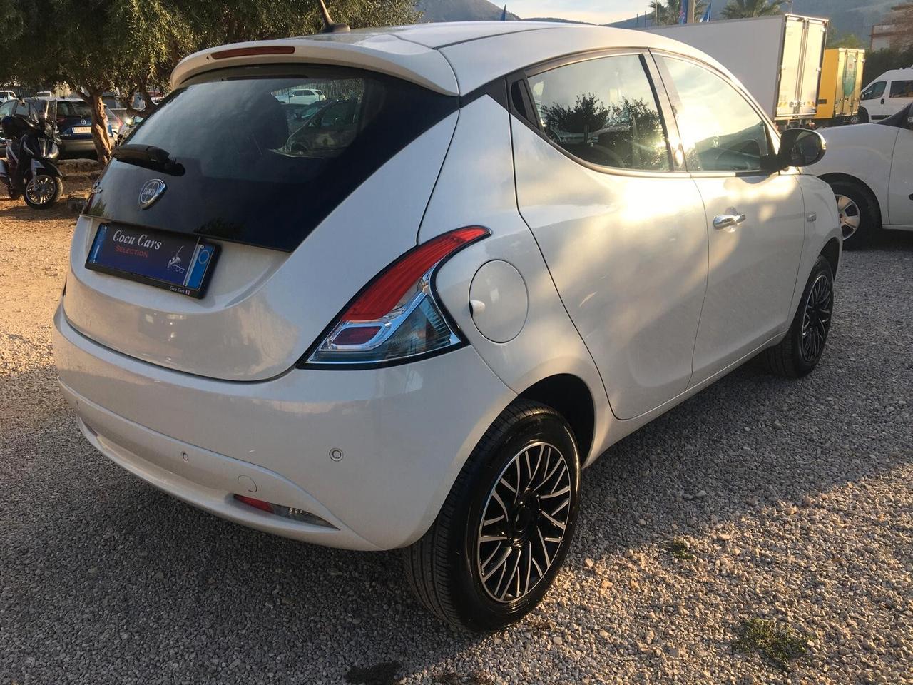 Lancia Ypsilon 0.9 TwinAir 5 porte Metano Ecochic Platinum