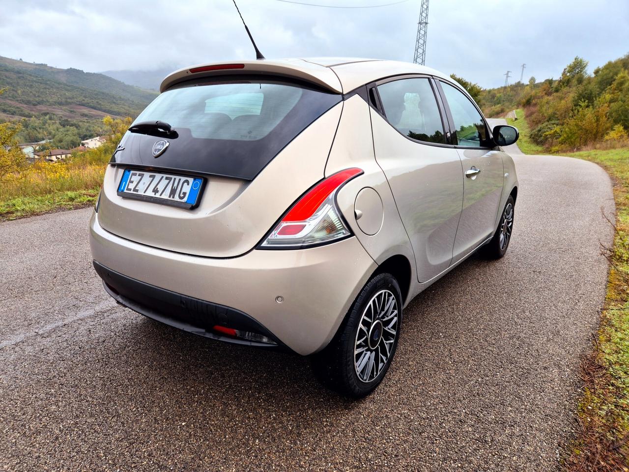 Lancia Ypsilon 1.3 MJT 16V 95 CV 5 porte S&S 30th Anniversary