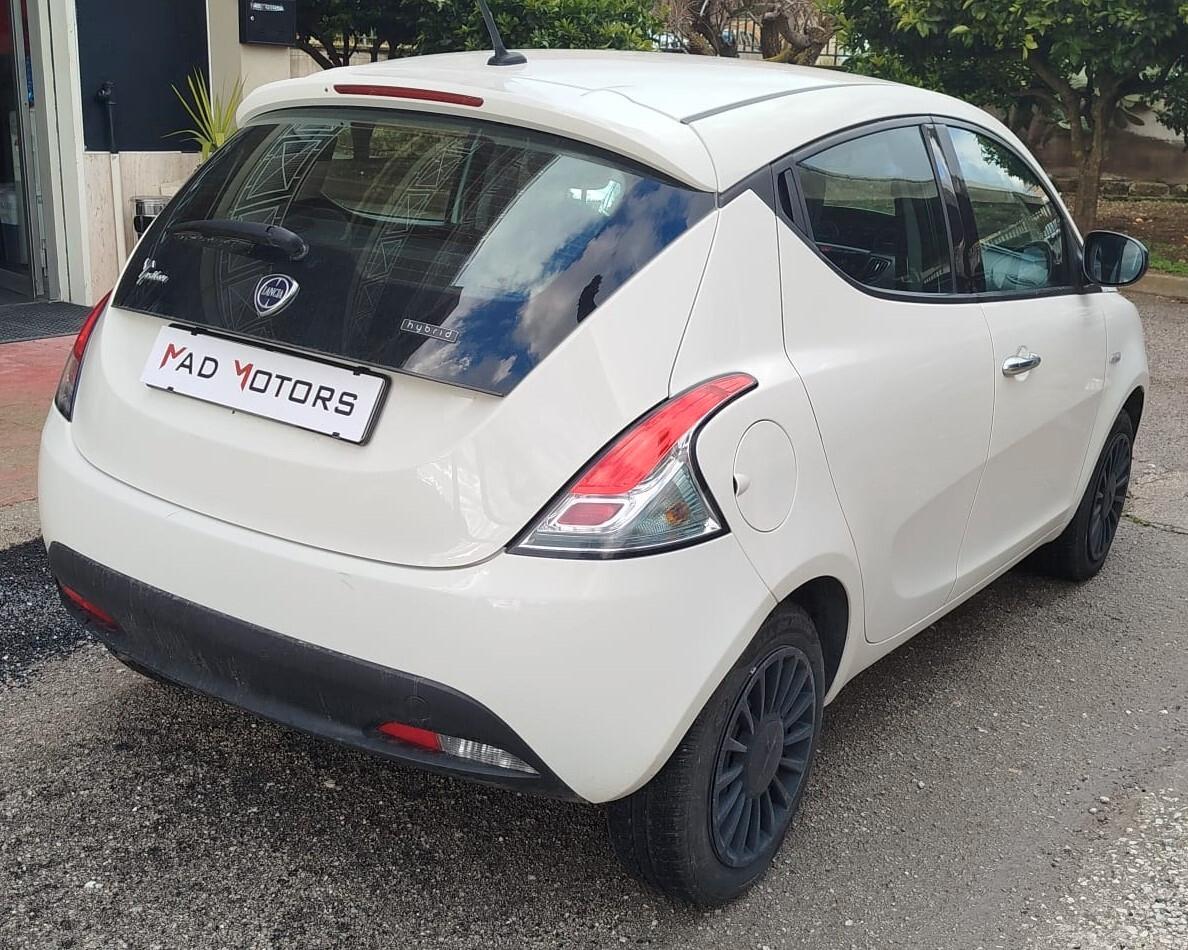 Lancia Ypsilon 1.0 FireFly 5 p. S&S Hybrid Ecochic A. Ferretti 69 CV NEO 2022 IVA
