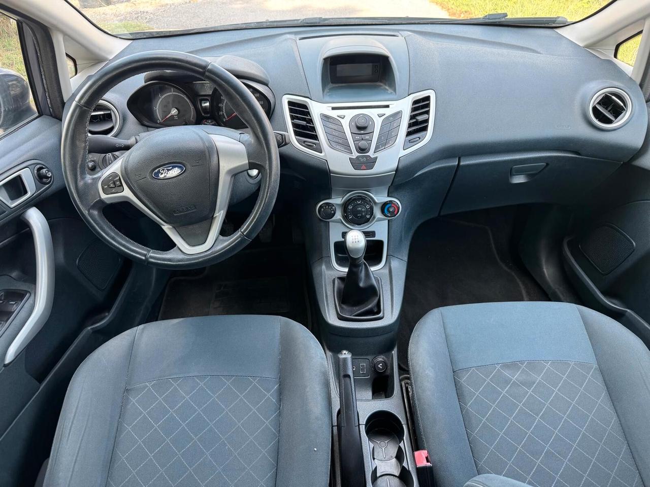 Ford Fiesta Ikon allestimento Business.