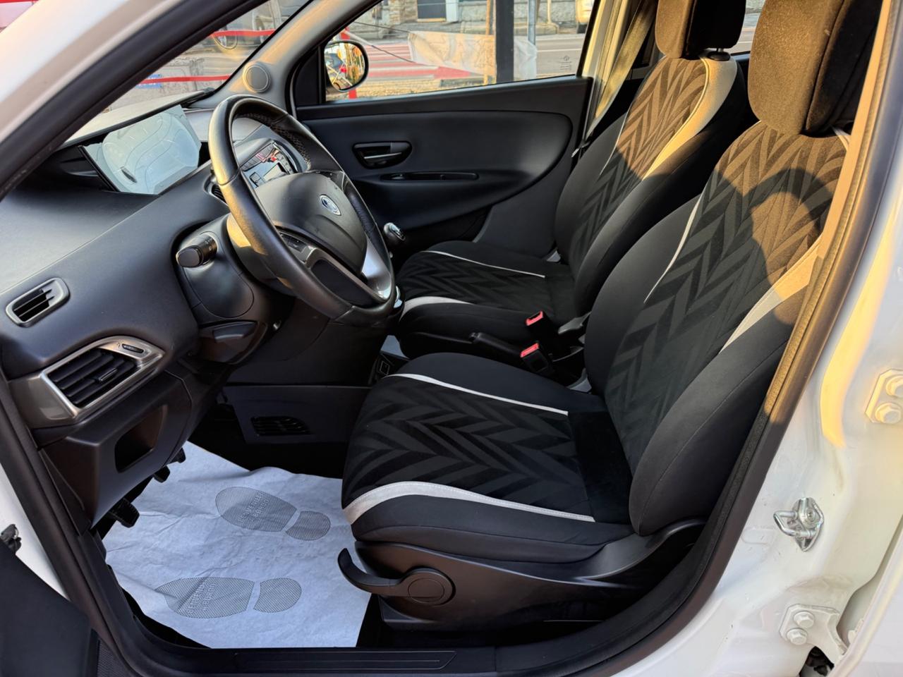 Lancia Ypsilon 1.2 69 CV 5 porte Gold