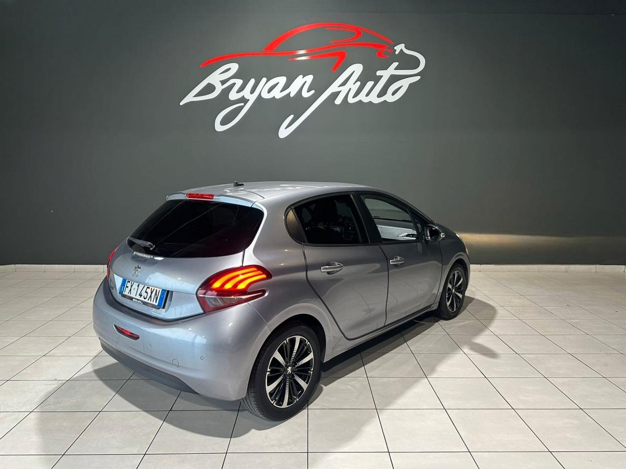 Peugeot 208 PureTech 82 S&S 5P Signature