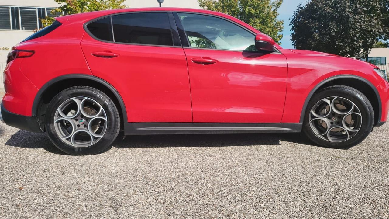 Alfa Romeo Stelvio 2.2 Turbodiesel 160 CV AT8 RWD Business