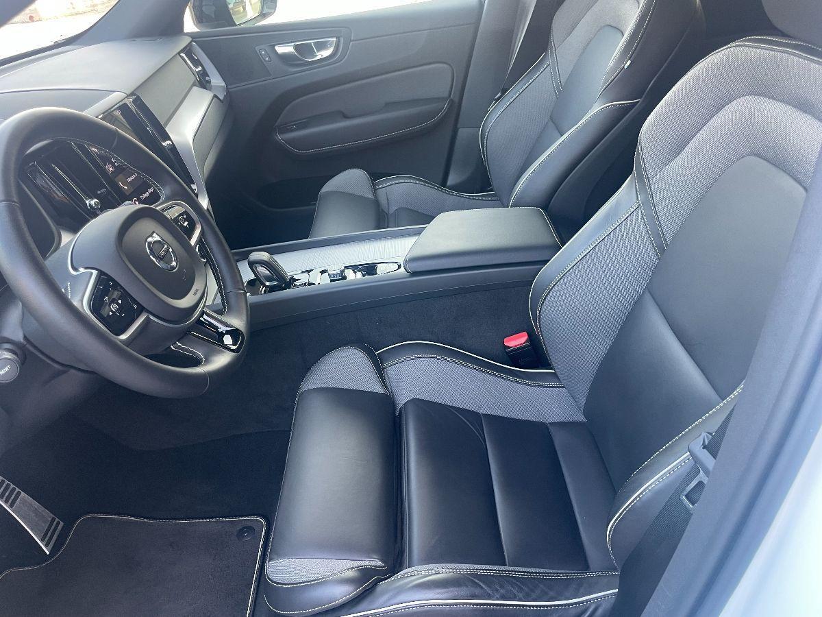 VOLVO - XC60 - B4 AWD Geartronic R-design