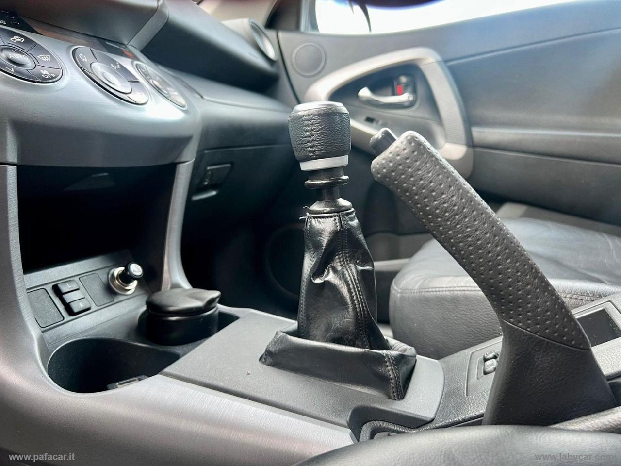 TOYOTA RAV4 2.2 D-4D 177 CV Luxury