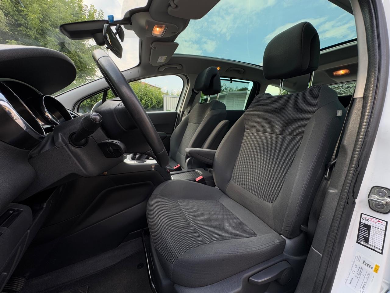 Peugeot 5008 1.6 HDi 115CV 7 POSTI