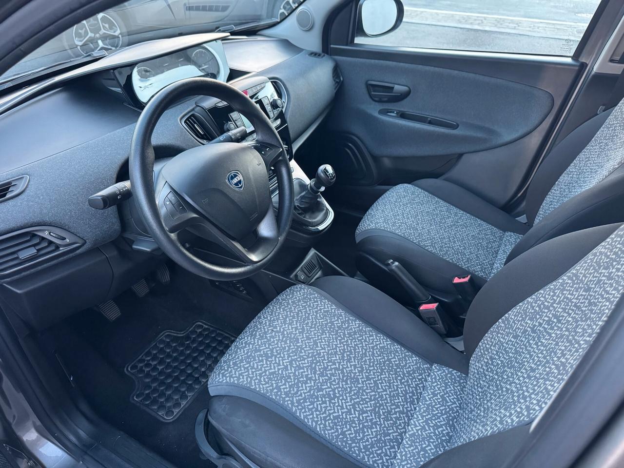 Lancia Ypsilon 1.0 FireFly 5 porte S&S Hybrid Silver Plus