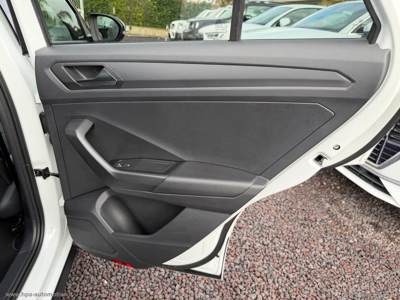 VOLKSWAGEN T-Roc 2.0TDI R-LINE NAVI LED PELLE MATRIX