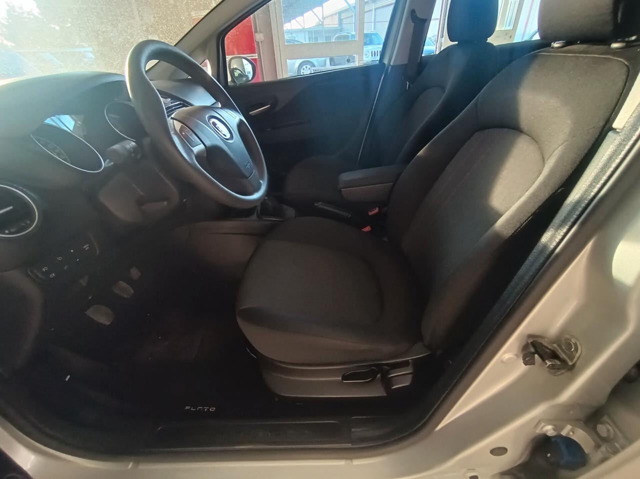 Fiat Punto Evo virgin radio