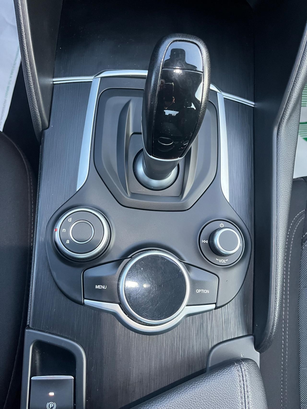 Alfa Romeo Giulia 2.2 Turbodiesel 150 CV AT8