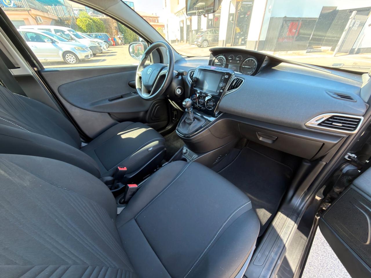 Lancia Ypsilon 1.0 FireFly 5 porte S&S Hybrid Gold