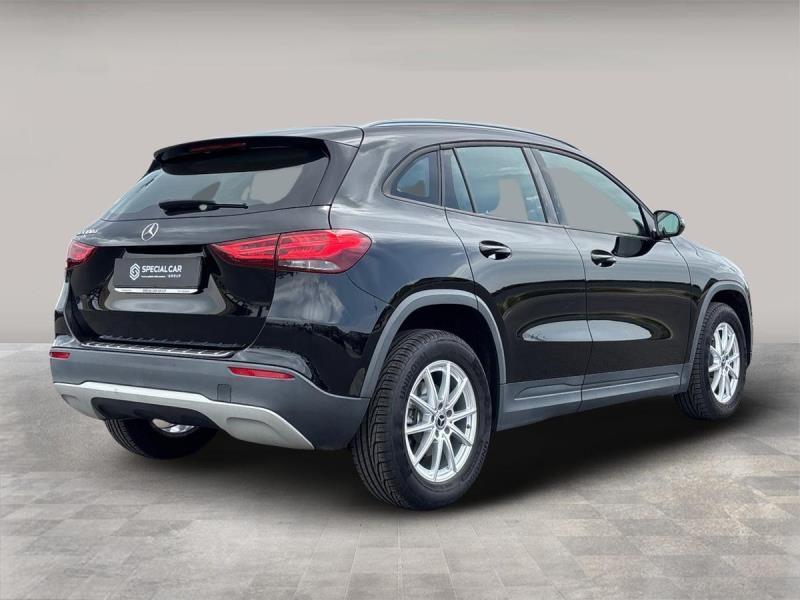 Mercedes GLA 180 180 D Business 8G-DCT