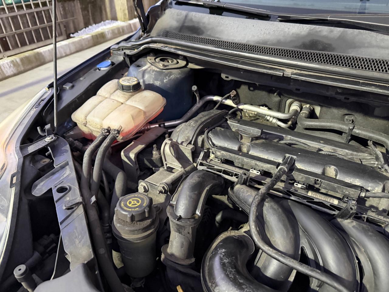 Ford Focus 1.6 benzina EURO5A NEOPATENTATI-FAMIGLIARE