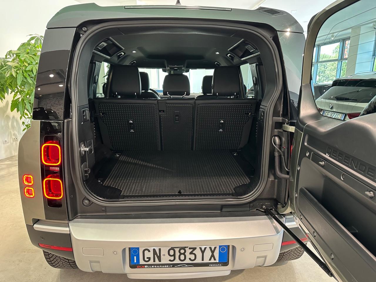 Land Rover Defender 110 3.0D I6 200 CV AWD Auto SE