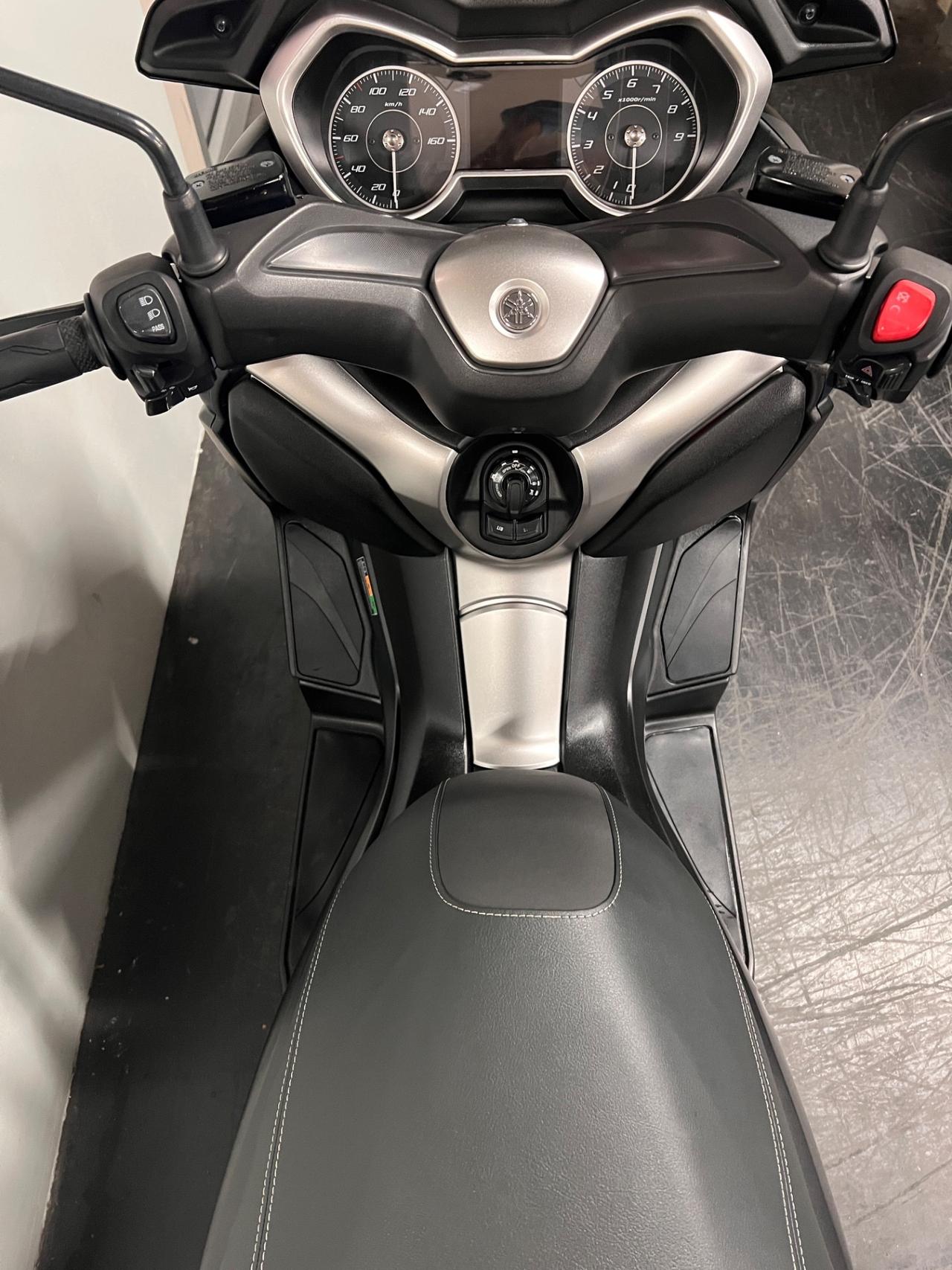 Yamaha X-Max 300
